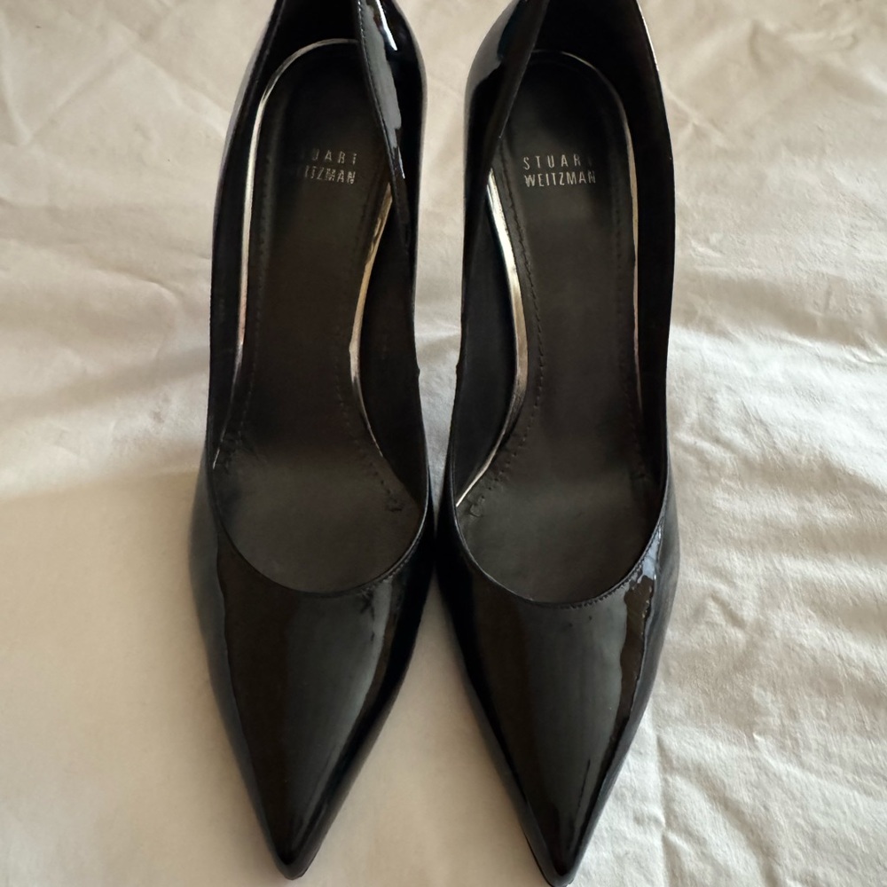 Stuart Weitzman Black Heels with Pointed Toe and Stiletto Design